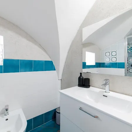 Luxury Life - Jacuzzi & Comfort Guest house