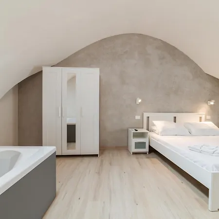 Luxury Life - Jacuzzi & Comfort Guest house